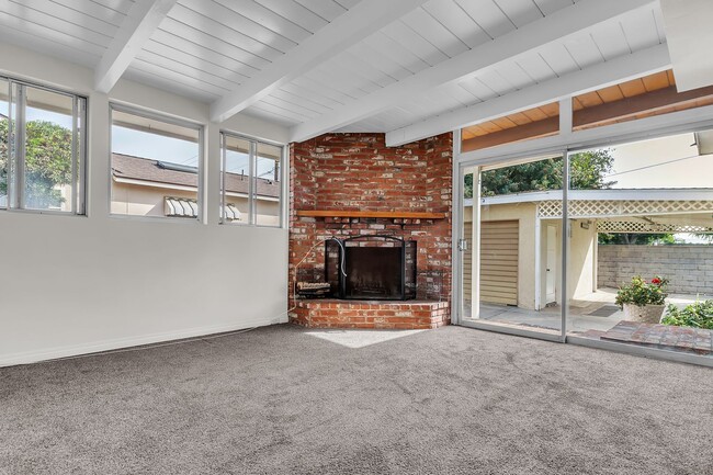 6120 E Walton St in Long Beach, CA - Building Photo - Building Photo