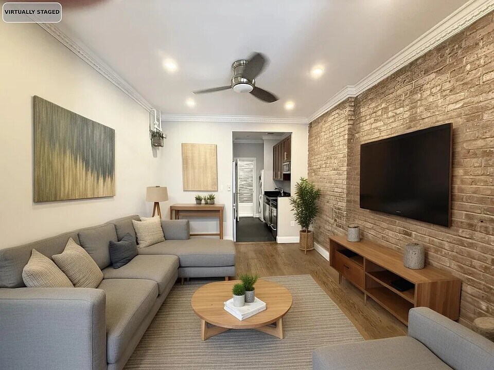 493 2nd Ave in New York, NY - Building Photo