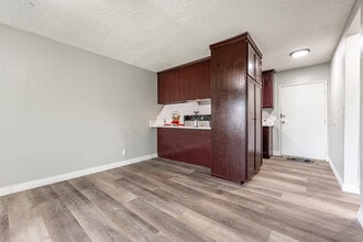 Woodside Apartments in Los Angeles, CA - Building Photo - Interior Photo