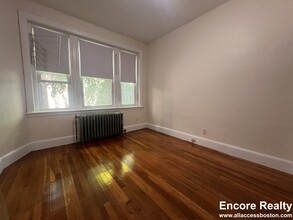 29 Mason Ter, Unit 1 in Brookline, MA - Building Photo - Building Photo