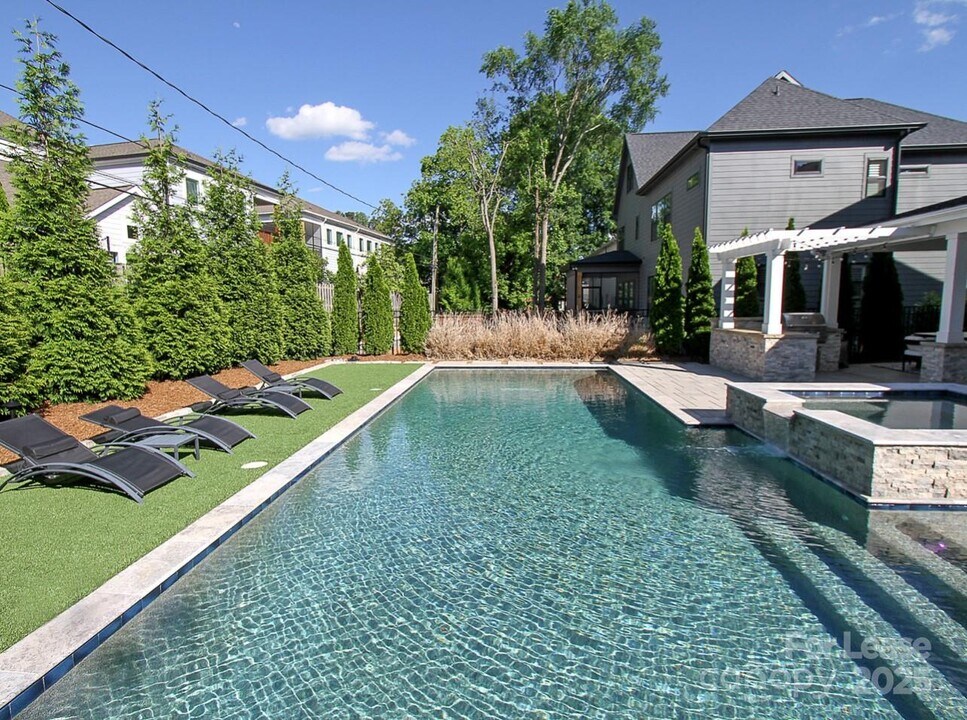 501 Greystone Rd in Charlotte, NC - Building Photo