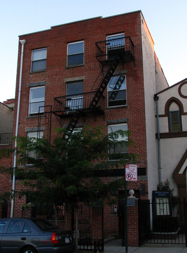 299 Pacific St in Brooklyn, NY - Foto de edificio - Building Photo