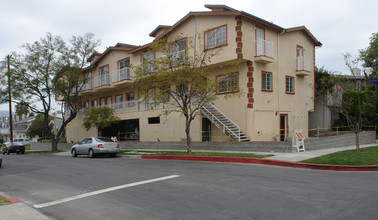 5033 Maplewood Ave in Los Angeles, CA - Foto de edificio - Building Photo