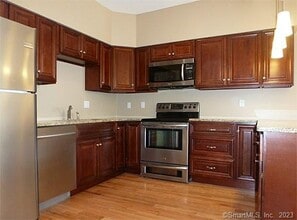 390 Boston Neck Rd in Suffield, CT - Building Photo - Building Photo