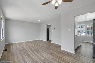 12346 Woodlawn Ct in Woodbridge, VA - Building Photo