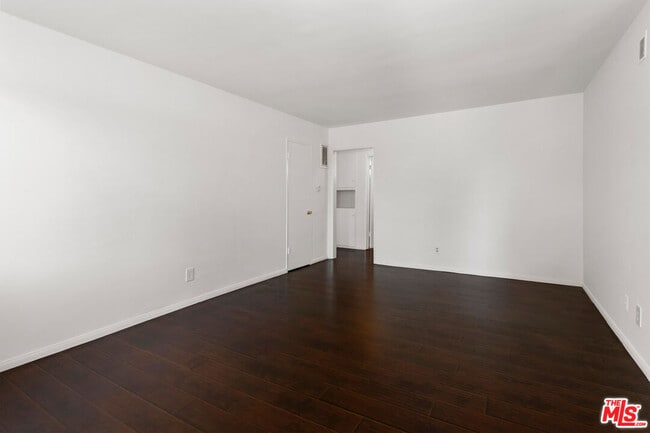 3355 S Canfield Ave in Los Angeles, CA - Building Photo - Building Photo