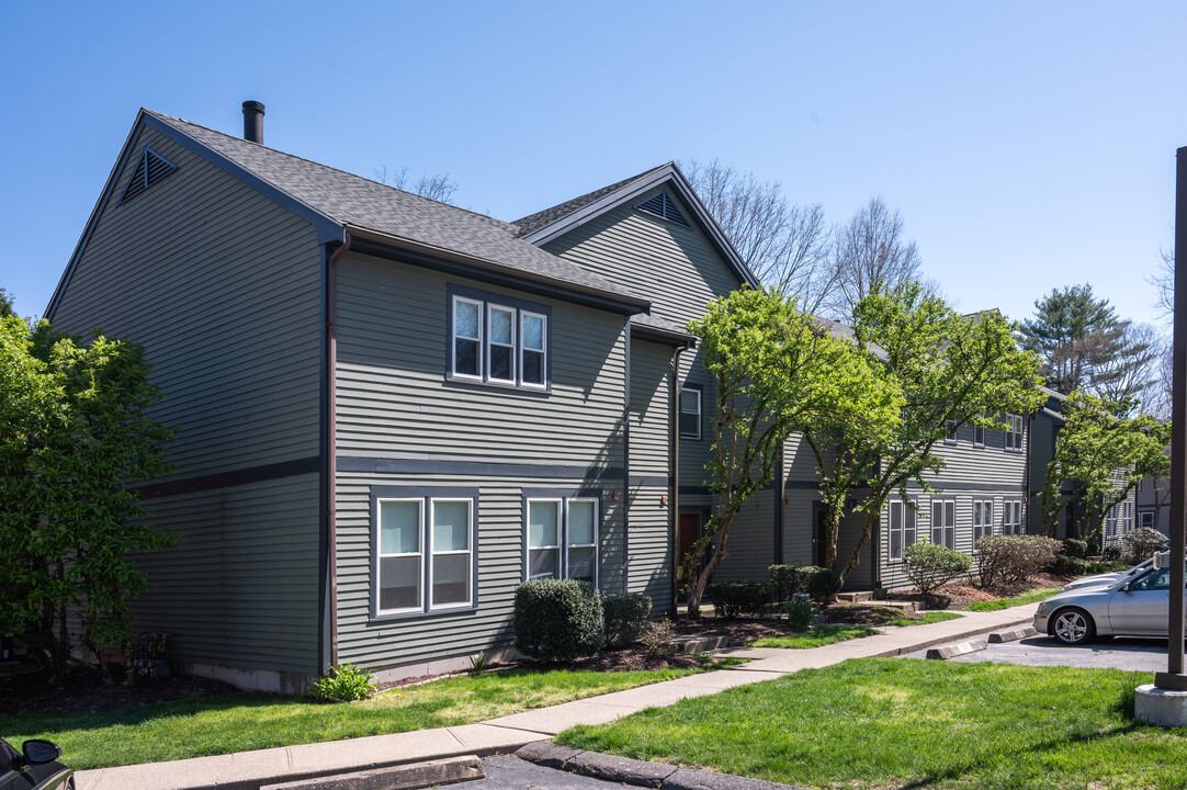 Winding Brook Village Condos in Taunton, MA - Foto de edificio