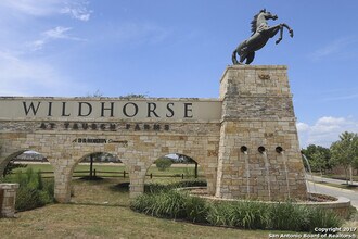 8710 Hudson Holw in San Antonio, TX - Building Photo - Building Photo