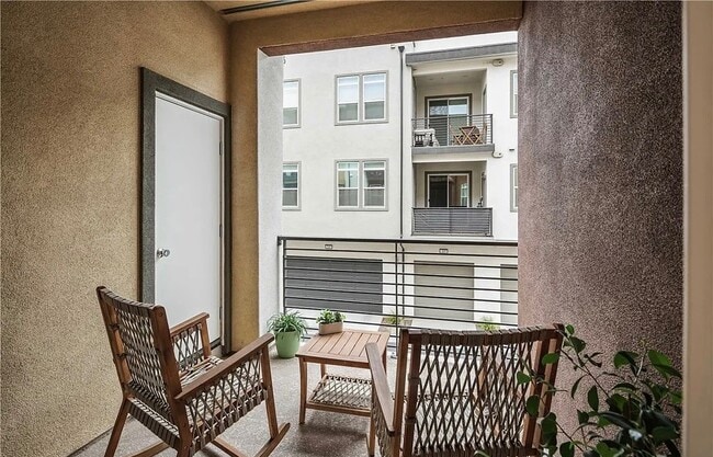 26973 W Prospector Rd in Valencia, CA - Building Photo - Building Photo