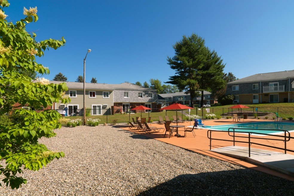 Rolling Green Apartments in Amherst, MA - Foto de edificio