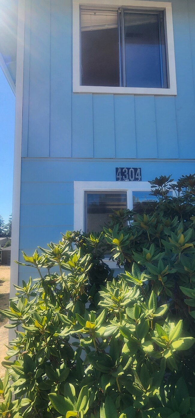 4304 S Cedar St, Unit 4304 in Tacoma, WA - Foto de edificio - Building Photo