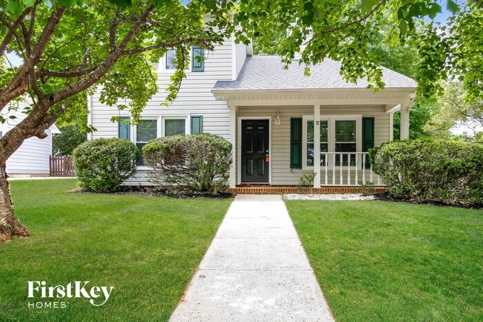 2 Hickory Knoll Ct in Greensboro, NC - Building Photo