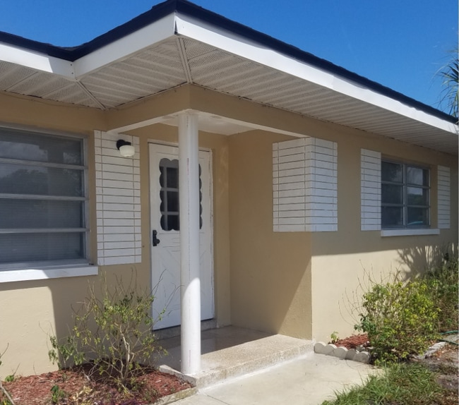 1420 S Betty Ln in Clearwater, FL - Building Photo - Building Photo