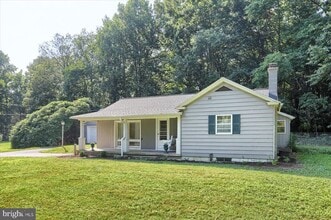 2052 Foxianna Rd in Middletown, PA - Foto de edificio - Building Photo