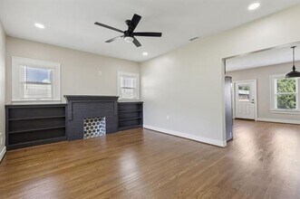 2825 W Twelfth St in Dallas, TX - Building Photo - Building Photo