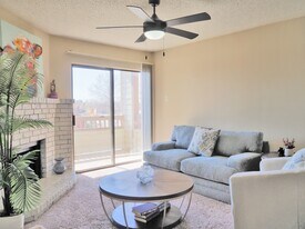 Villa Del Mar Apartments in Arlington, TX - Building Photo