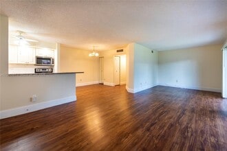 9522 N Belfort Cir in Tamarac, FL - Building Photo - Building Photo