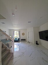 955 NE 211th St in Miami, FL - Building Photo - Building Photo