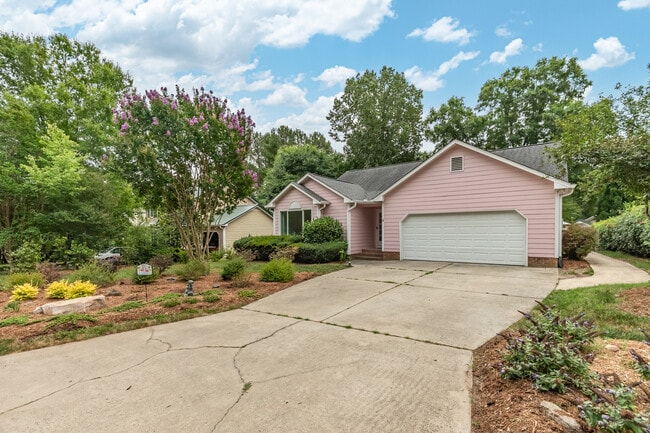 property at 4 Kandes Ct