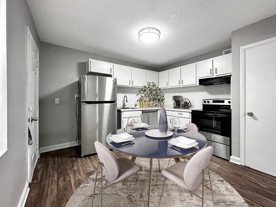 Valley Creek Apartments in Riverdale, GA - Building Photo