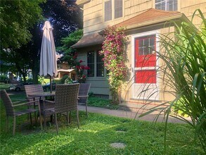 352 Canterbury Rd in Rochester, NY - Building Photo - Building Photo