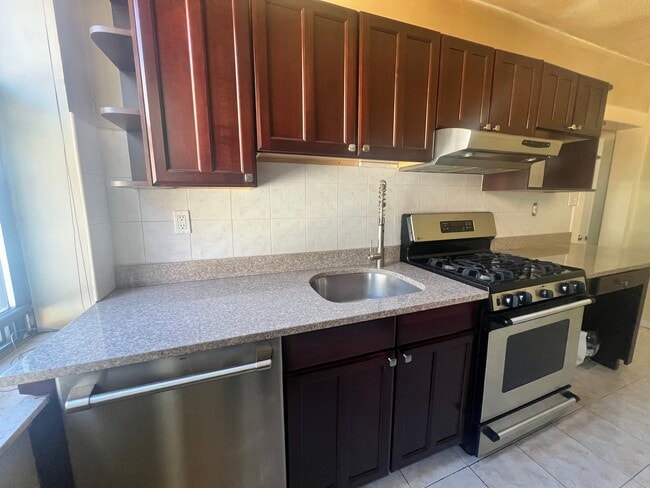 property at 553 Undercliff Ave