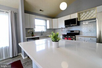 505 Regency Pl in Trenton, NJ - Building Photo - Building Photo