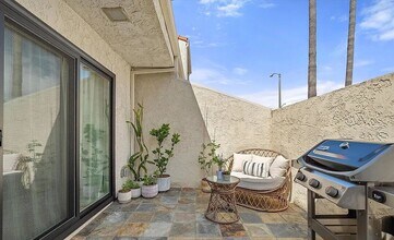 2100 Plaza del Amo in Torrance, CA - Building Photo - Building Photo