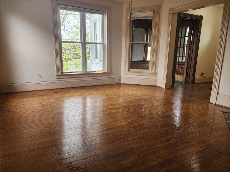 346 W 4th St in Erie, PA - Building Photo