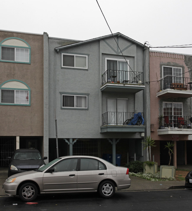 680 Sylvan St in Daly City, CA - Foto de edificio - Building Photo