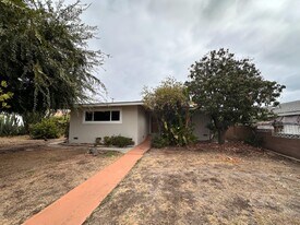 414 N Alameda Ave in Azusa, CA - Building Photo