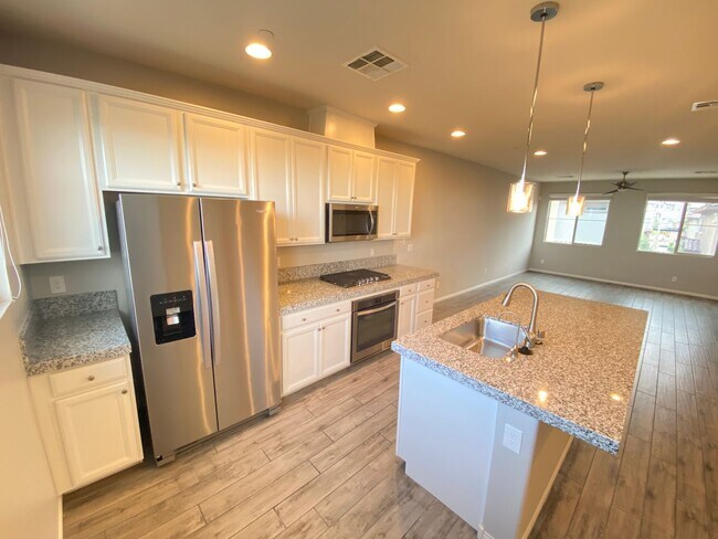 154 Petaluma Valley Dr in Las Vegas, NV - Building Photo - Building Photo