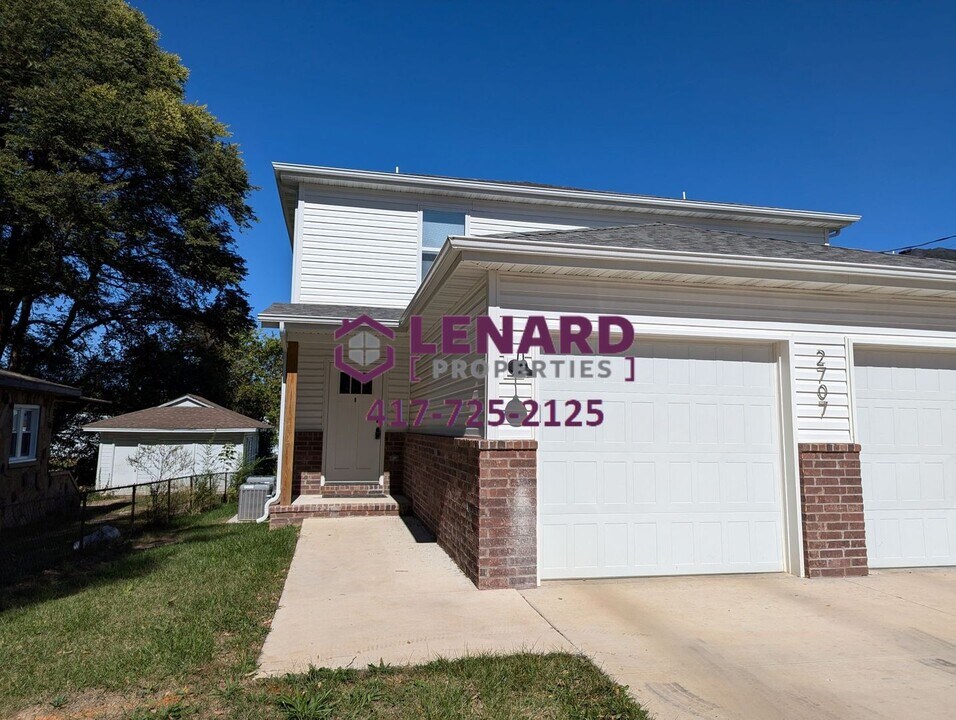 2707 W Olive St in Springfield, MO - Building Photo