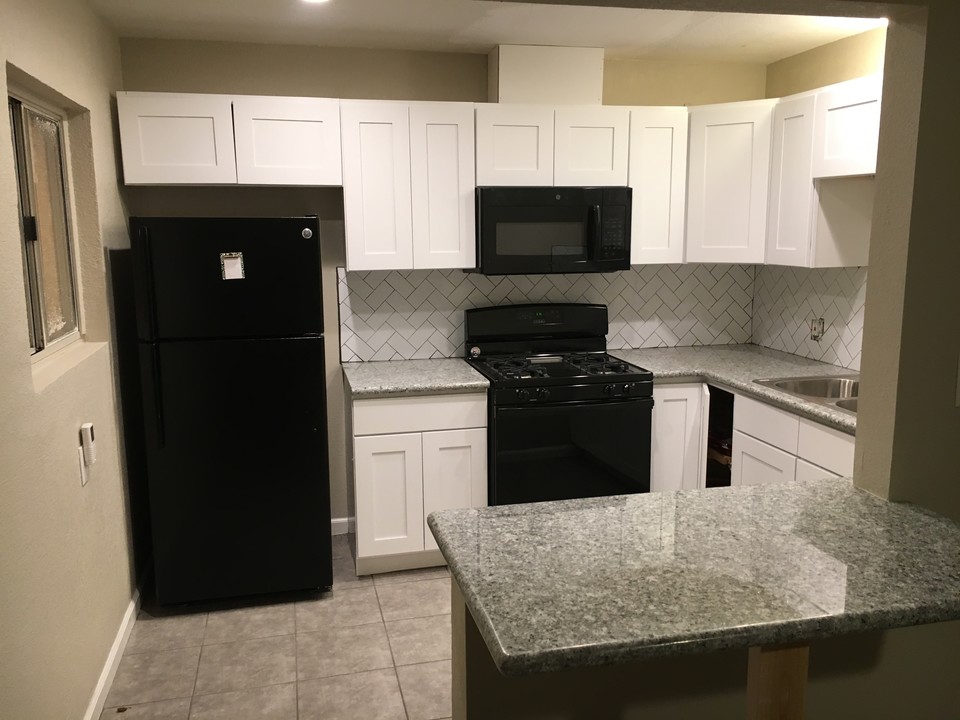 683 El Camino Ave in Sacramento, CA - Building Photo