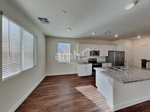 83 Foxridge Swings Ln in Henderson, NV - Building Photo - Building Photo