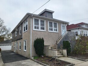 69-35 Hessler Ave in Queens, NY - Foto de edificio - Building Photo