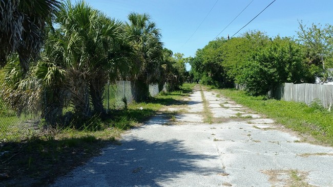 Bayou Mobile Home Park in Gibsonton, FL - Building Photo - Building Photo