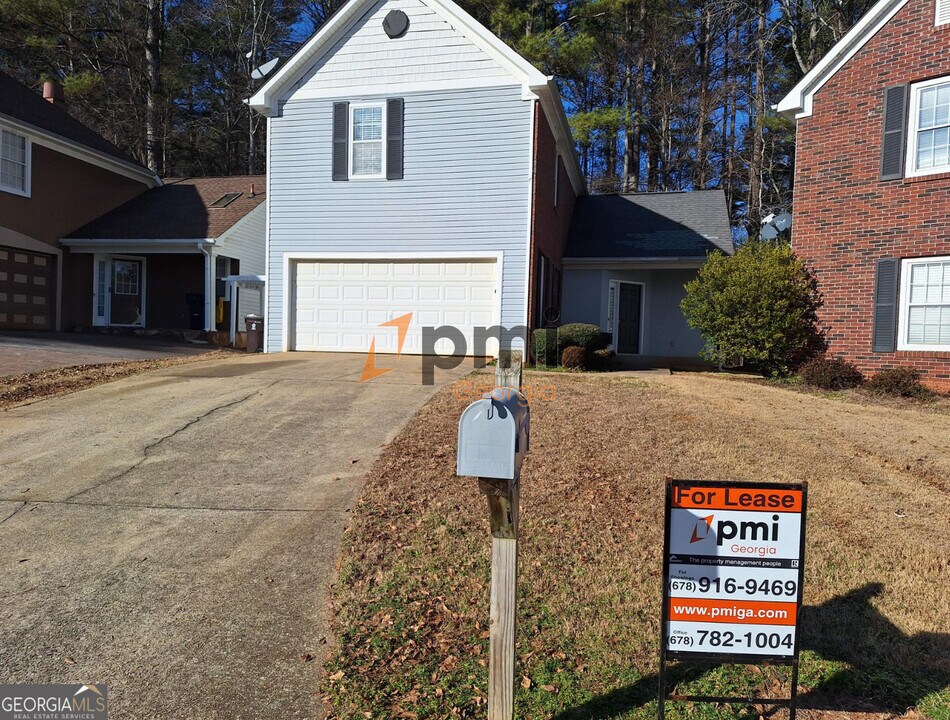 569 N Fairfield Dr in Peachtree City, GA - Building Photo