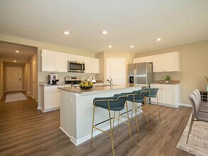 654 Horsetail Dr in Greenfield, IN - Foto de edificio - Building Photo