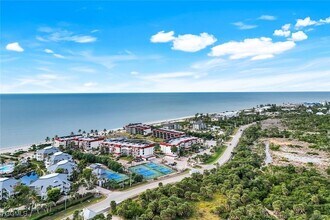 2445 W Gulf Dr, Unit 47B in Sanibel, FL - Foto de edificio - Building Photo