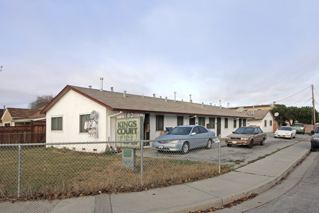 King's Court Apartment in Santa Clara, CA - Building Photo