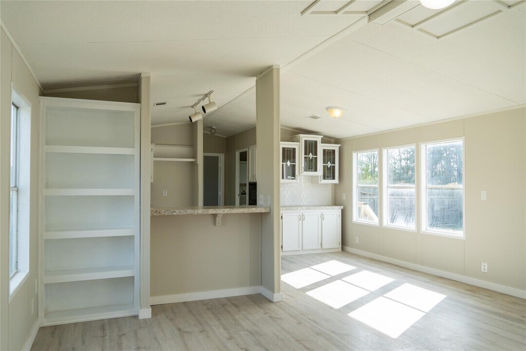 7158 Clayton Wayne in Conroe, TX - Building Photo