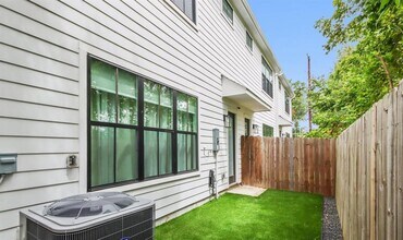 6424 Highland Pine Ln in Houston, TX - Building Photo - Building Photo