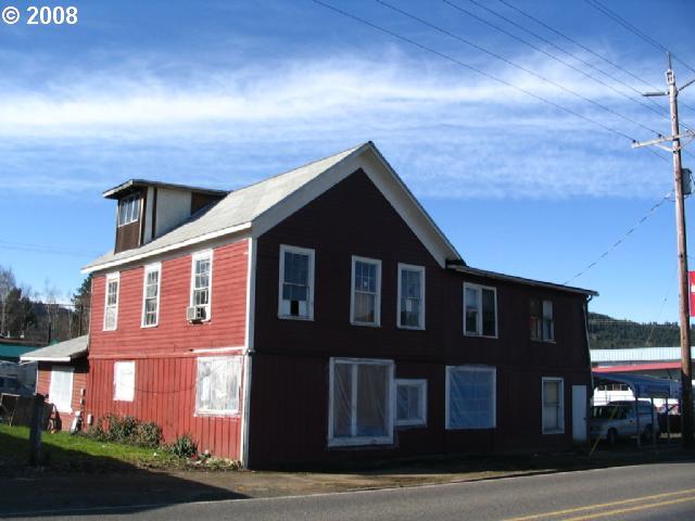 2750 Eagle Valley Rd in Yoncalla, OR - Foto de edificio