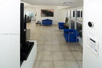 5570 La Gorce Dr in Miami Beach, FL - Building Photo - Building Photo