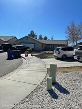 15336 Lassen Dr in Adelanto, CA - Foto de edificio - Building Photo