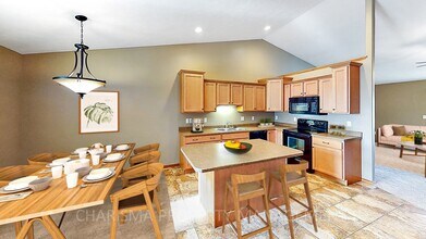6512 E 45th St, Unit 6512 in Sioux Falls, SD - Foto de edificio - Building Photo