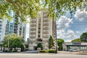 2161 Peachtree Rd NE in Atlanta, GA - Building Photo - Building Photo