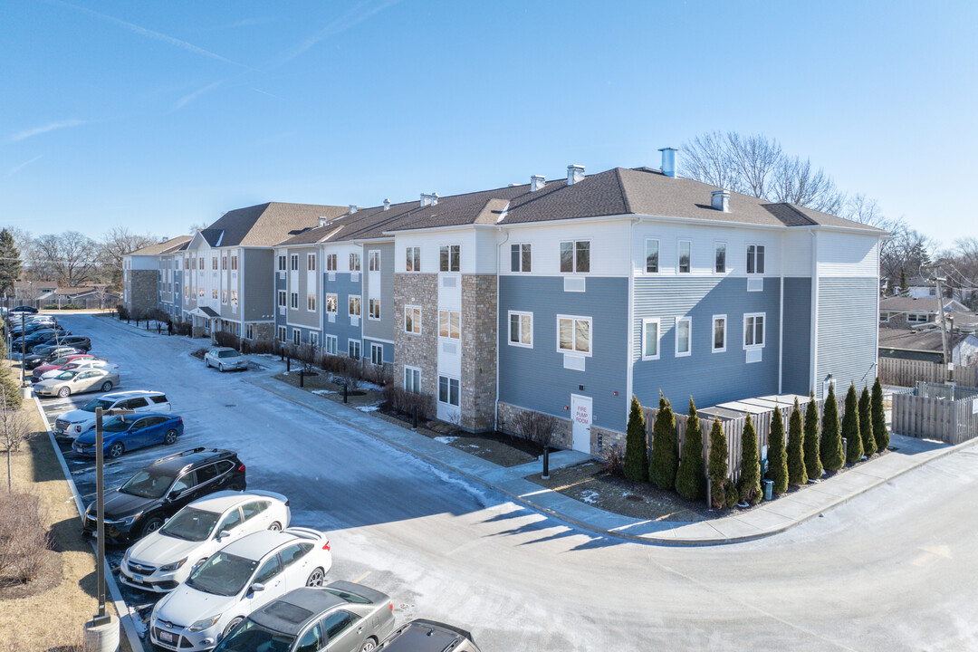 The Kenzie Senior Residences in Mount Prospect, IL - Building Photo