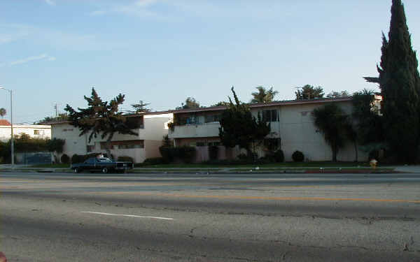 Villa Nova Apartments in Harbor City, CA - Foto de edificio